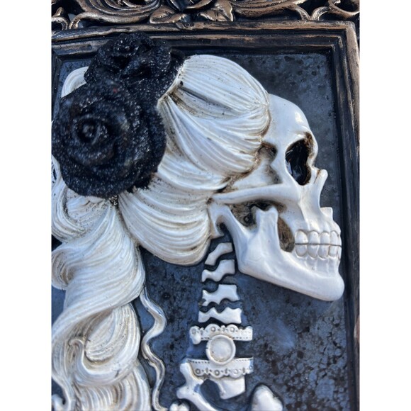 Halloween Decoration Woman Female Skeleton Victorian Style in Frame 3D Ceramic - Picture 2 of 4